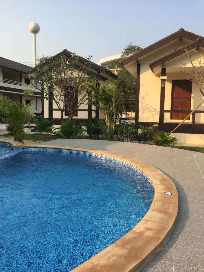 Sunray Guesthouse สุนันท์บ้านพักริมคลอง Утхайтхані Екстер'єр фото