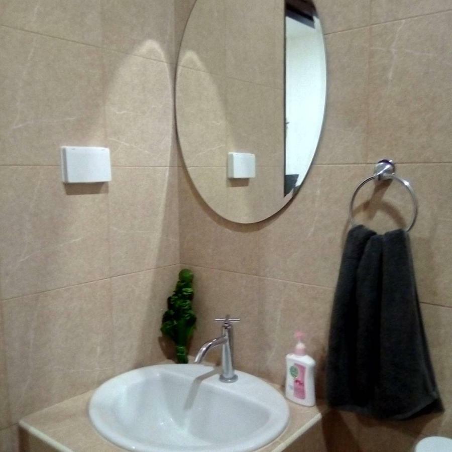 Sunray Guesthouse สุนันท์บ้านพักริมคลอง Утхайтхані Екстер'єр фото
