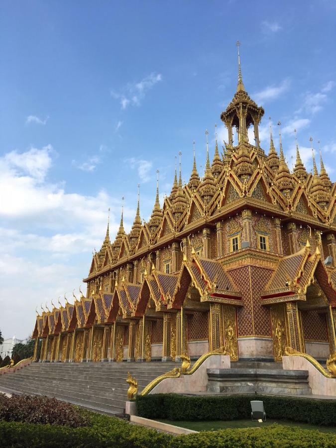 Sunray Guesthouse สุนันท์บ้านพักริมคลอง Утхайтхані Екстер'єр фото