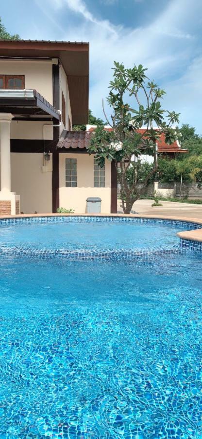 Sunray Guesthouse สุนันท์บ้านพักริมคลอง Утхайтхані Екстер'єр фото